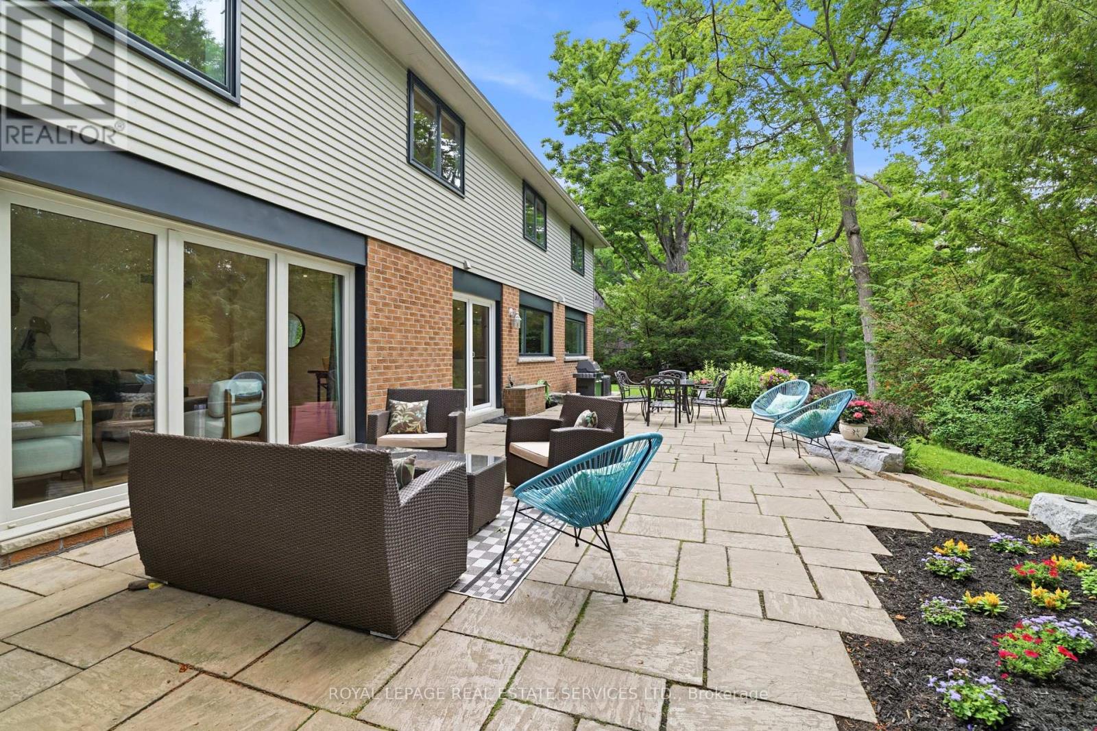11 REGENCY COURT - 40
