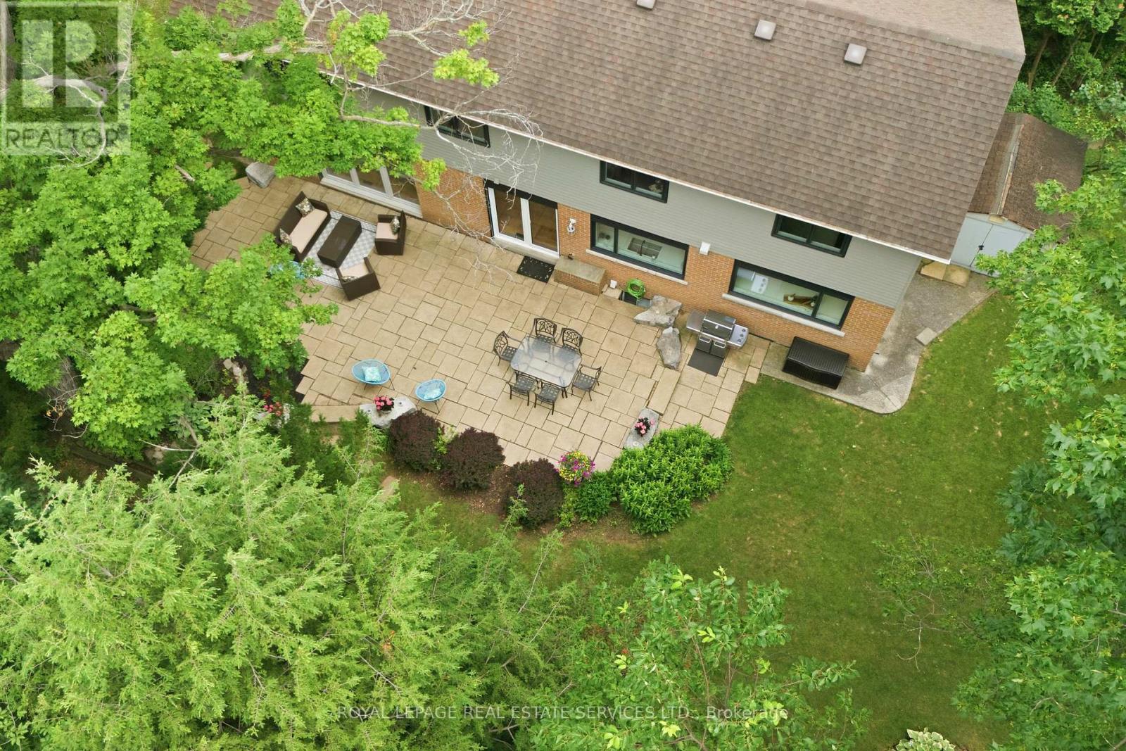 11 REGENCY COURT - 42