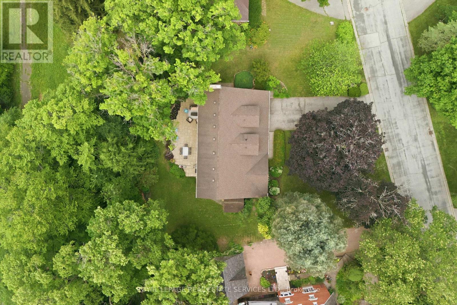 11 REGENCY COURT - 43