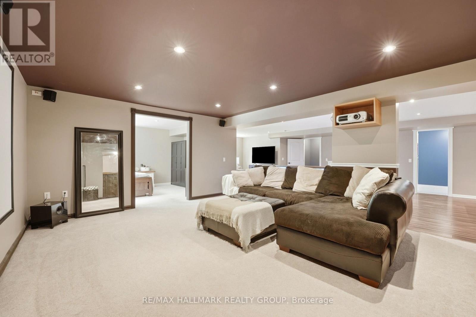 18 JOSTEEN DRIVE - 22
