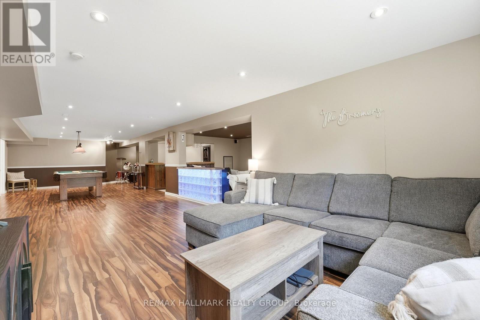 18 JOSTEEN DRIVE - 20