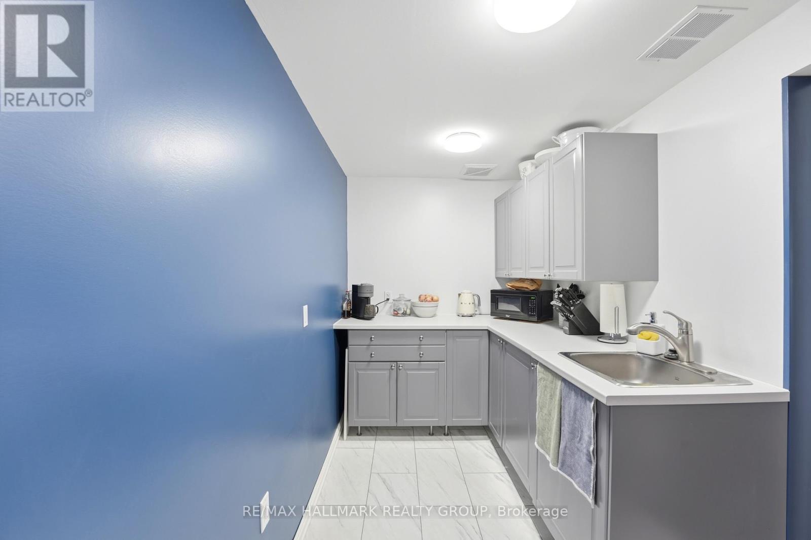 18 JOSTEEN DRIVE - 28