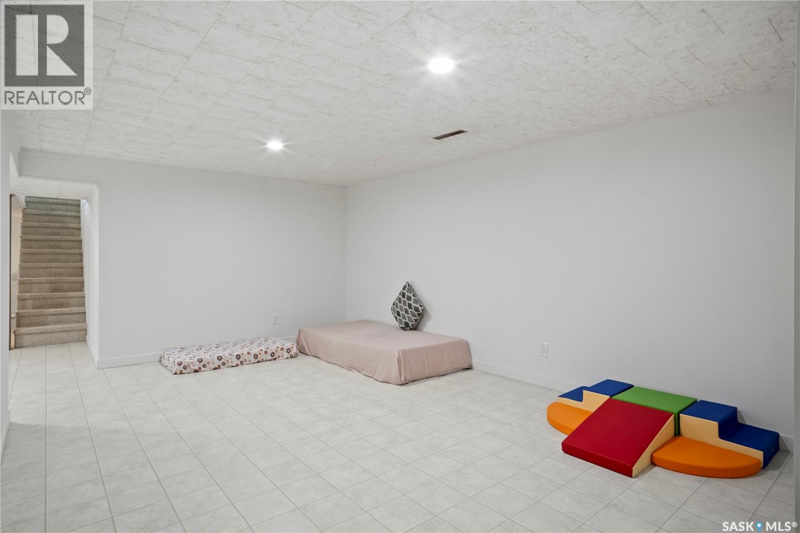 3531 Queen STREET - 28