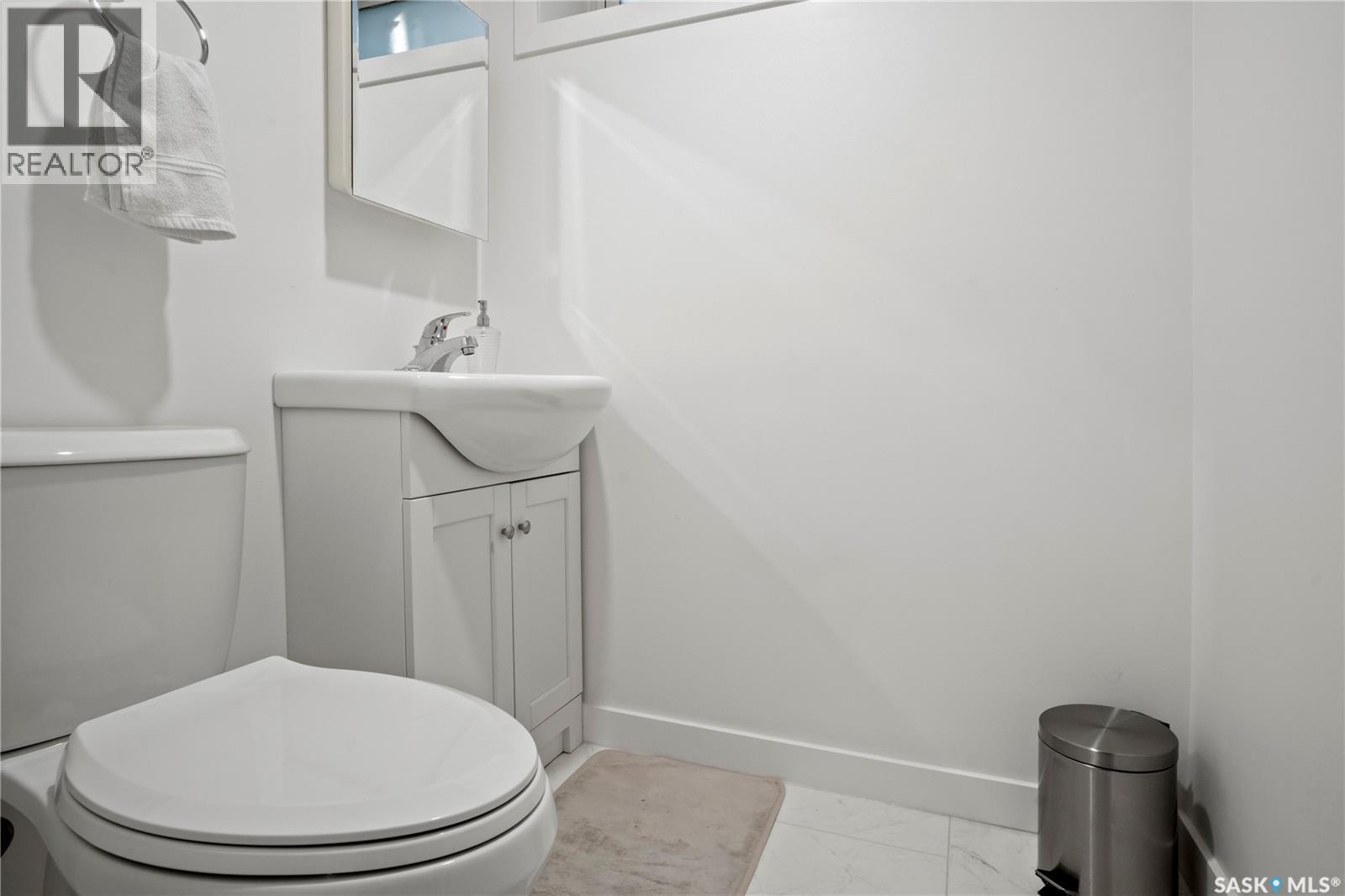 3531 Queen STREET - 34