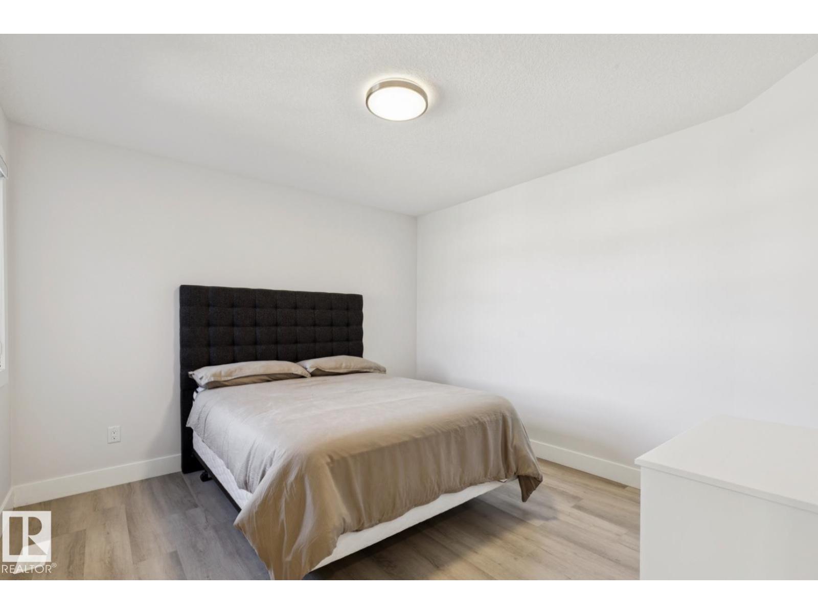 9751 223 ST NW - 27