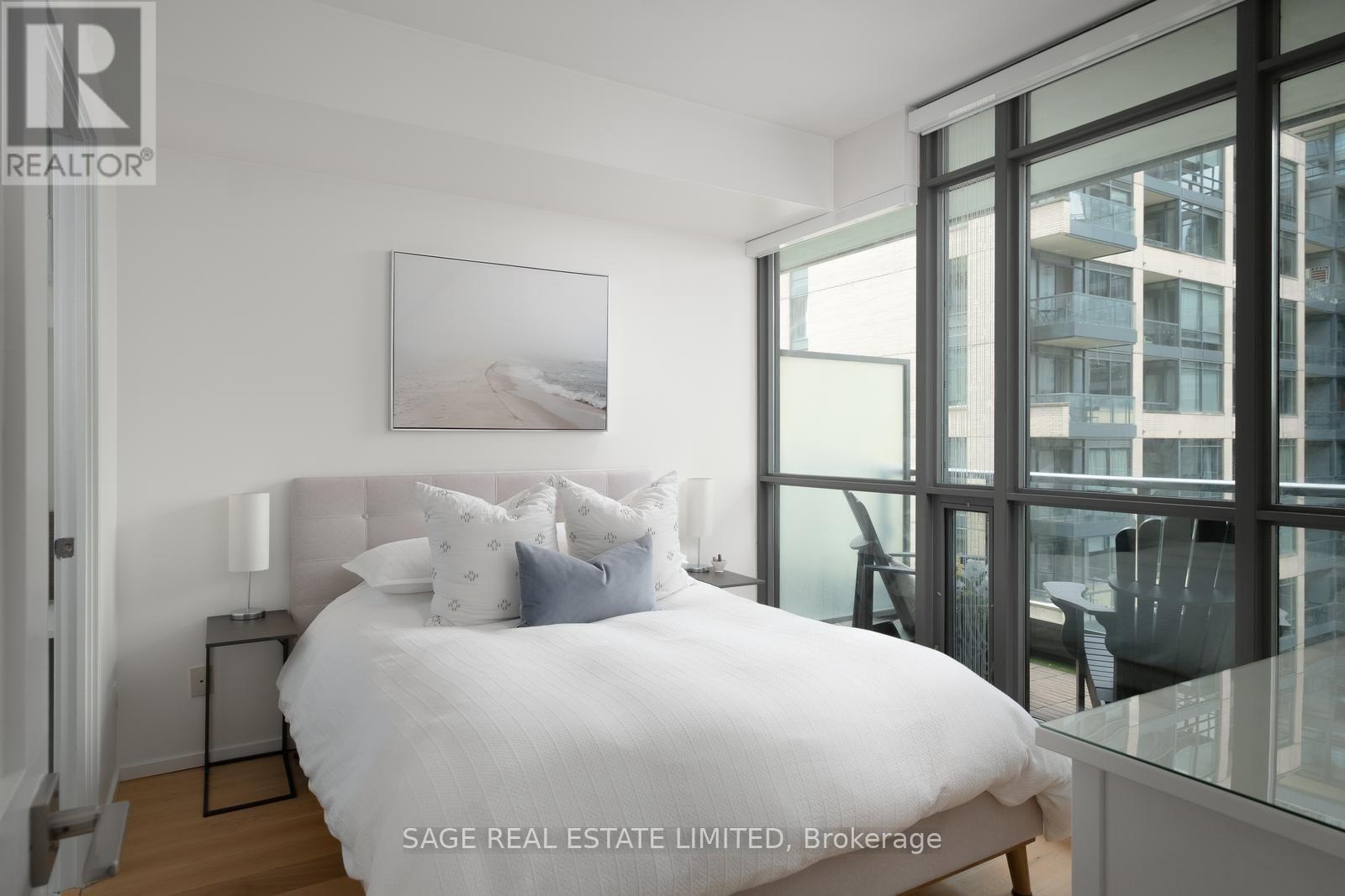 #902 8 CHARLOTTE STREET - 13
