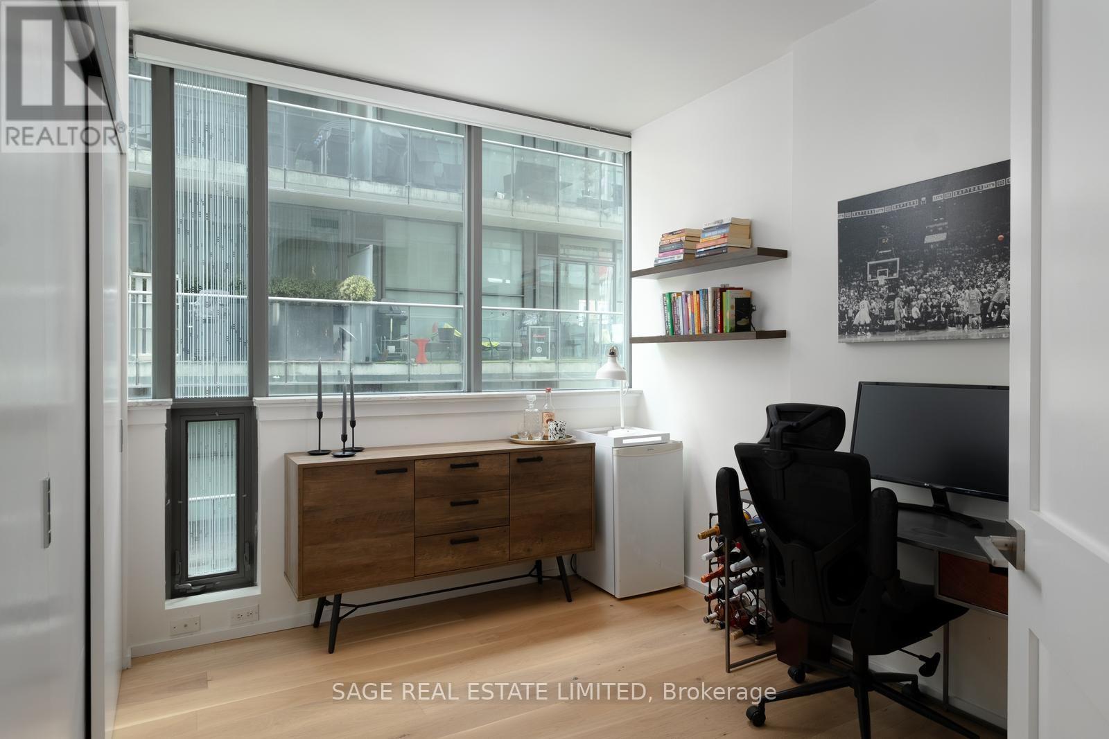 #902 8 CHARLOTTE STREET - 16