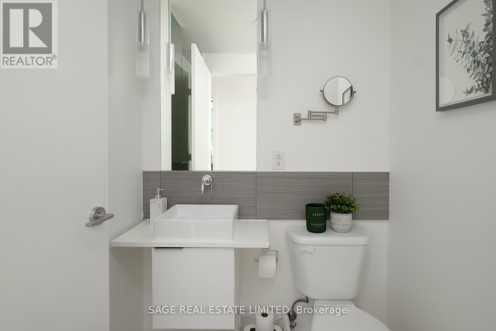 #902 8 CHARLOTTE STREET - 19
