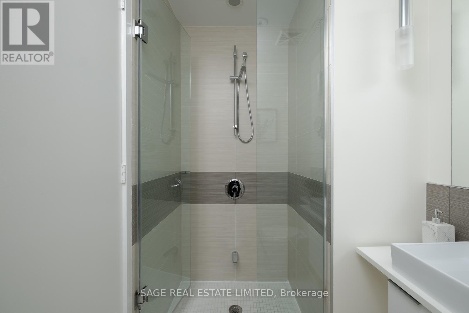 #902 8 CHARLOTTE STREET - 20
