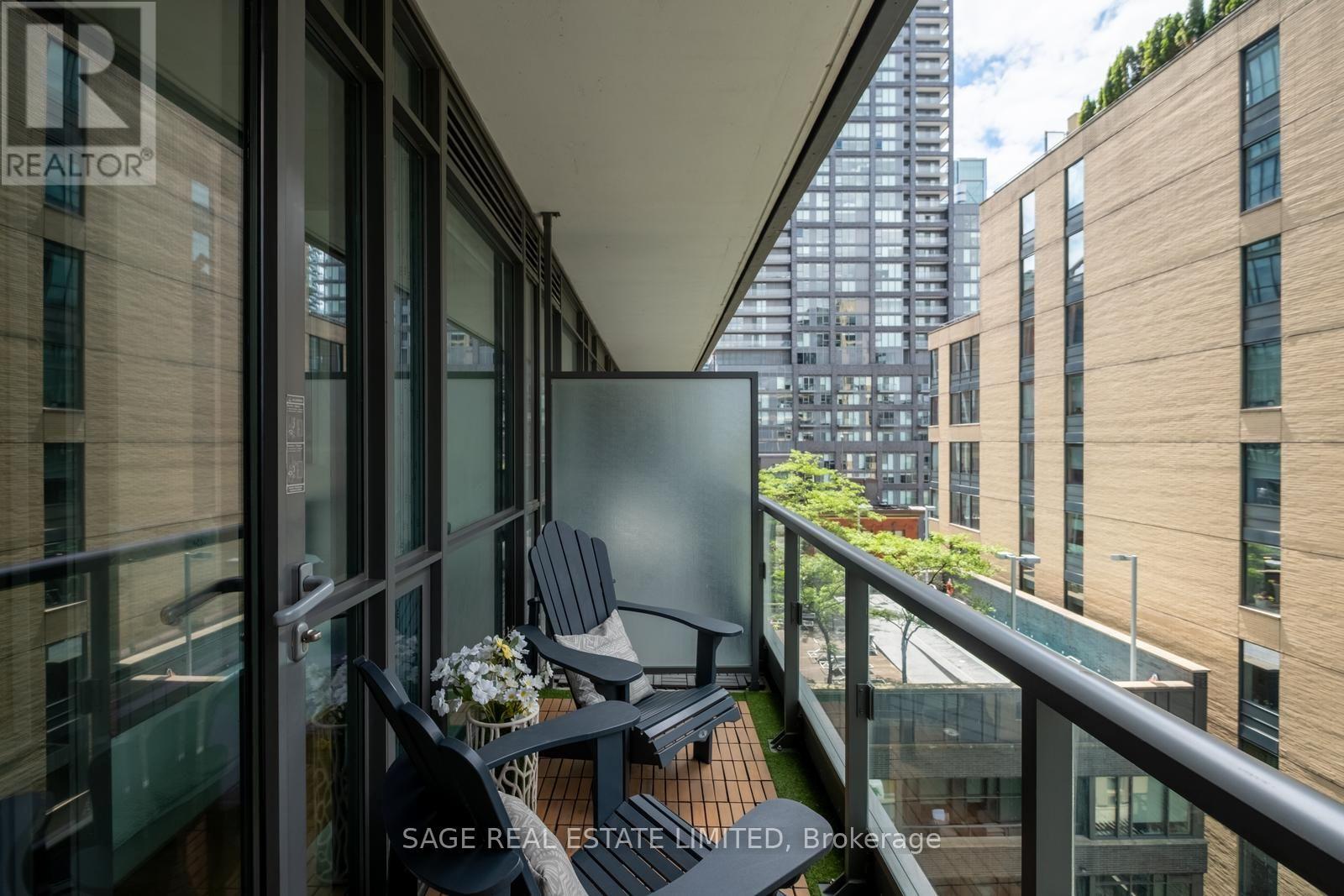 #902 8 CHARLOTTE STREET - 23