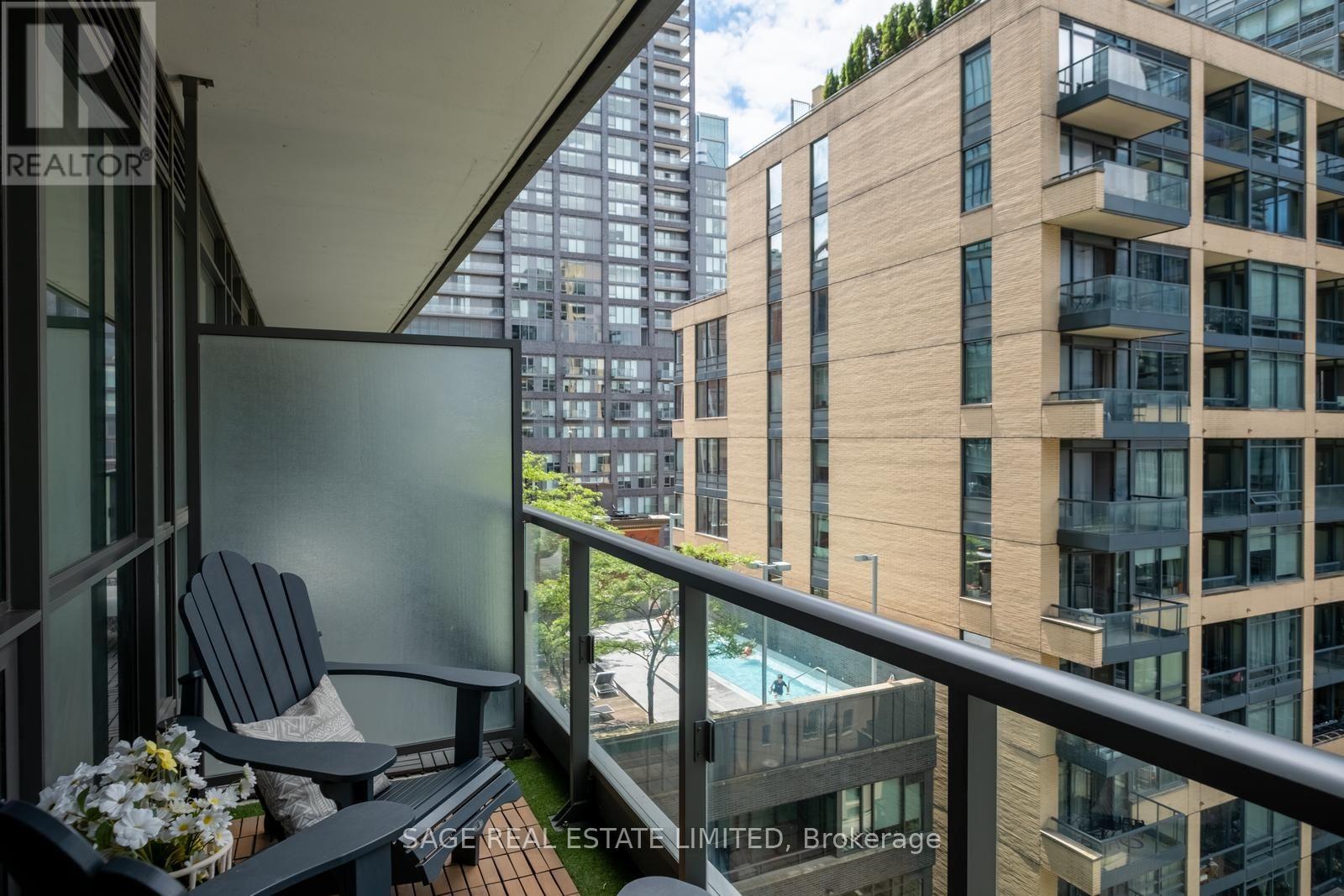 #902 8 CHARLOTTE STREET - 24