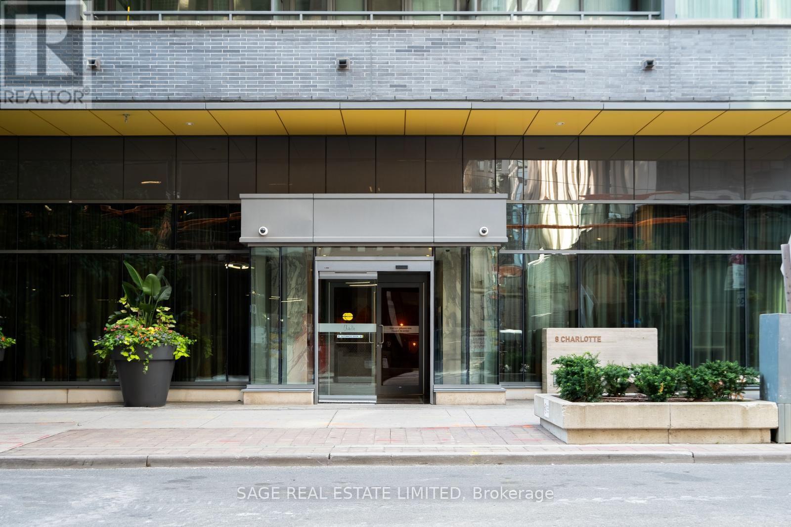 #902 8 CHARLOTTE STREET - 30
