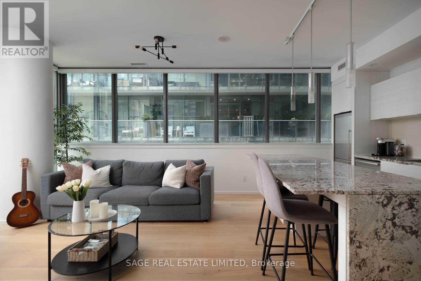 #902 8 CHARLOTTE STREET - 4