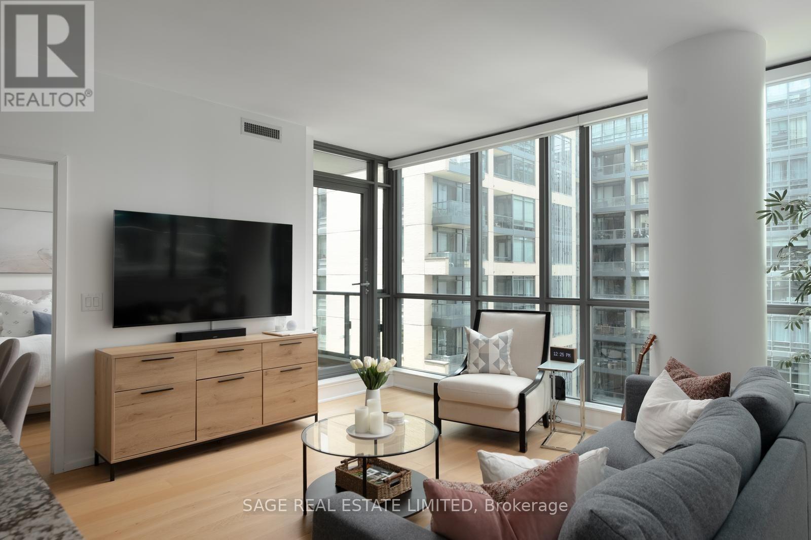 #902 8 CHARLOTTE STREET - 5