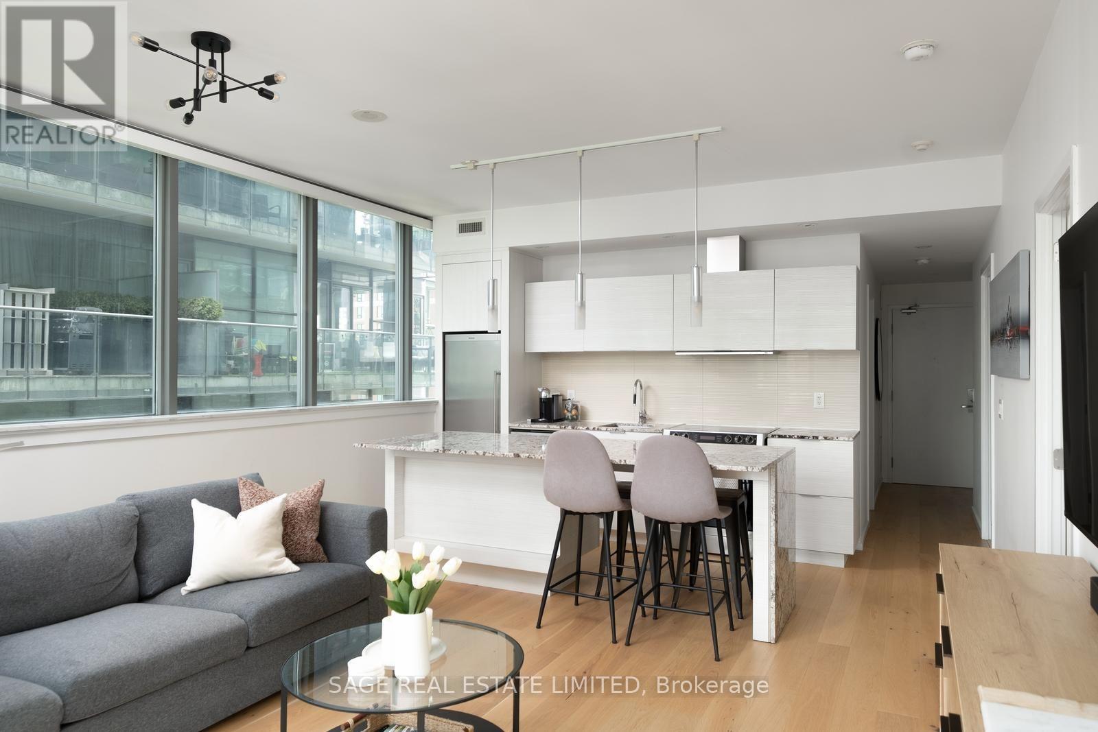 #902 8 CHARLOTTE STREET - 7