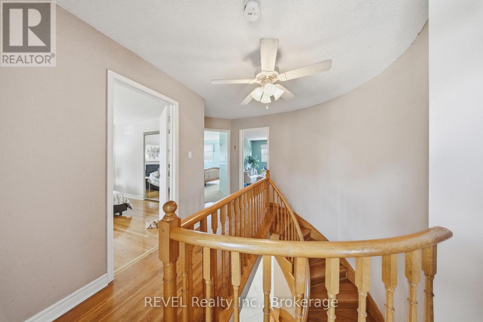 29 STRATTON CRESCENT - 21