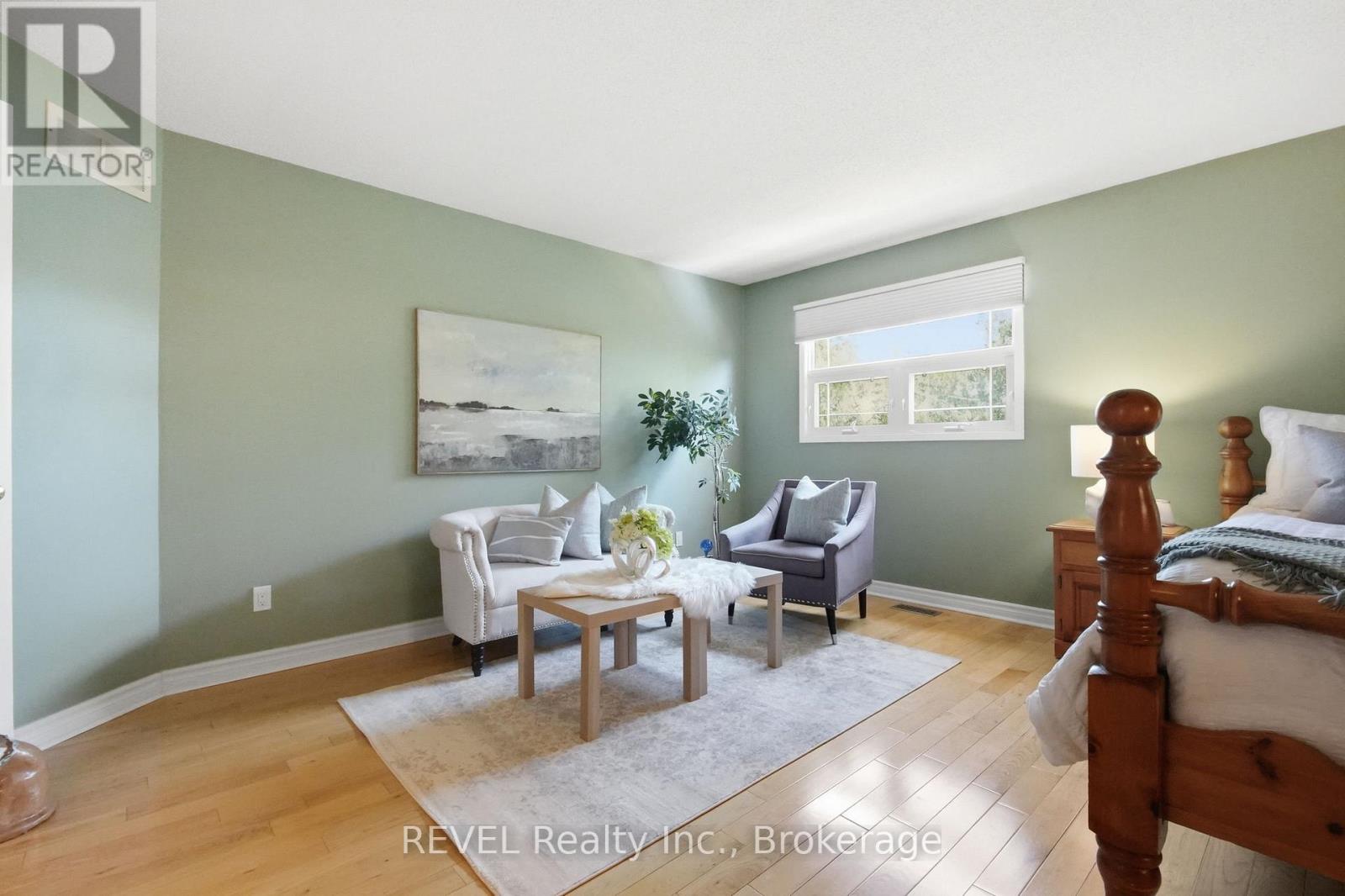 29 STRATTON CRESCENT - 23