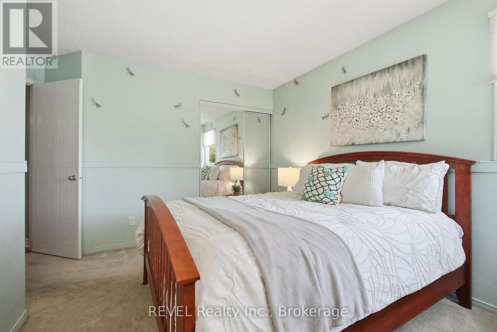 29 STRATTON CRESCENT - 28
