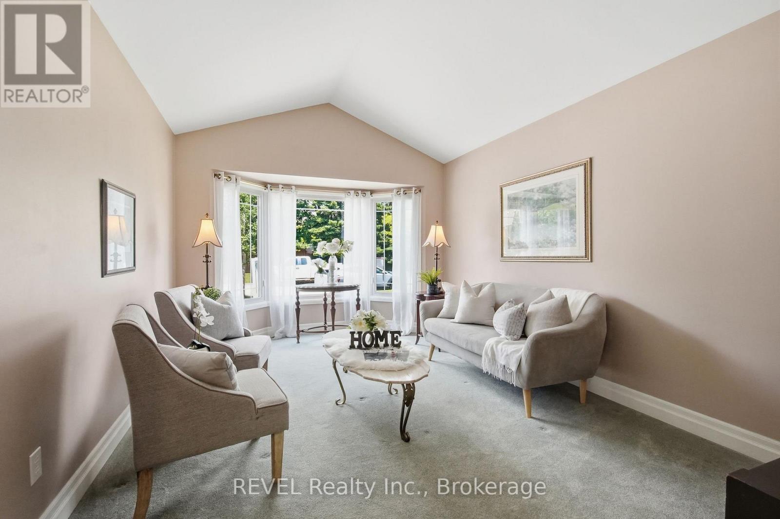 29 STRATTON CRESCENT - 4