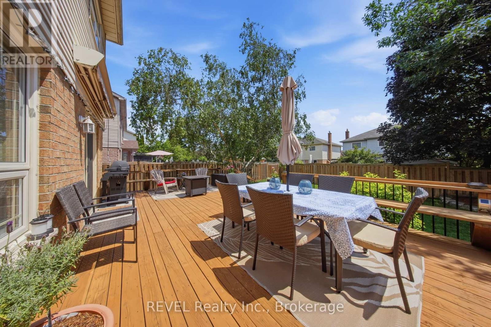 29 STRATTON CRESCENT - 41