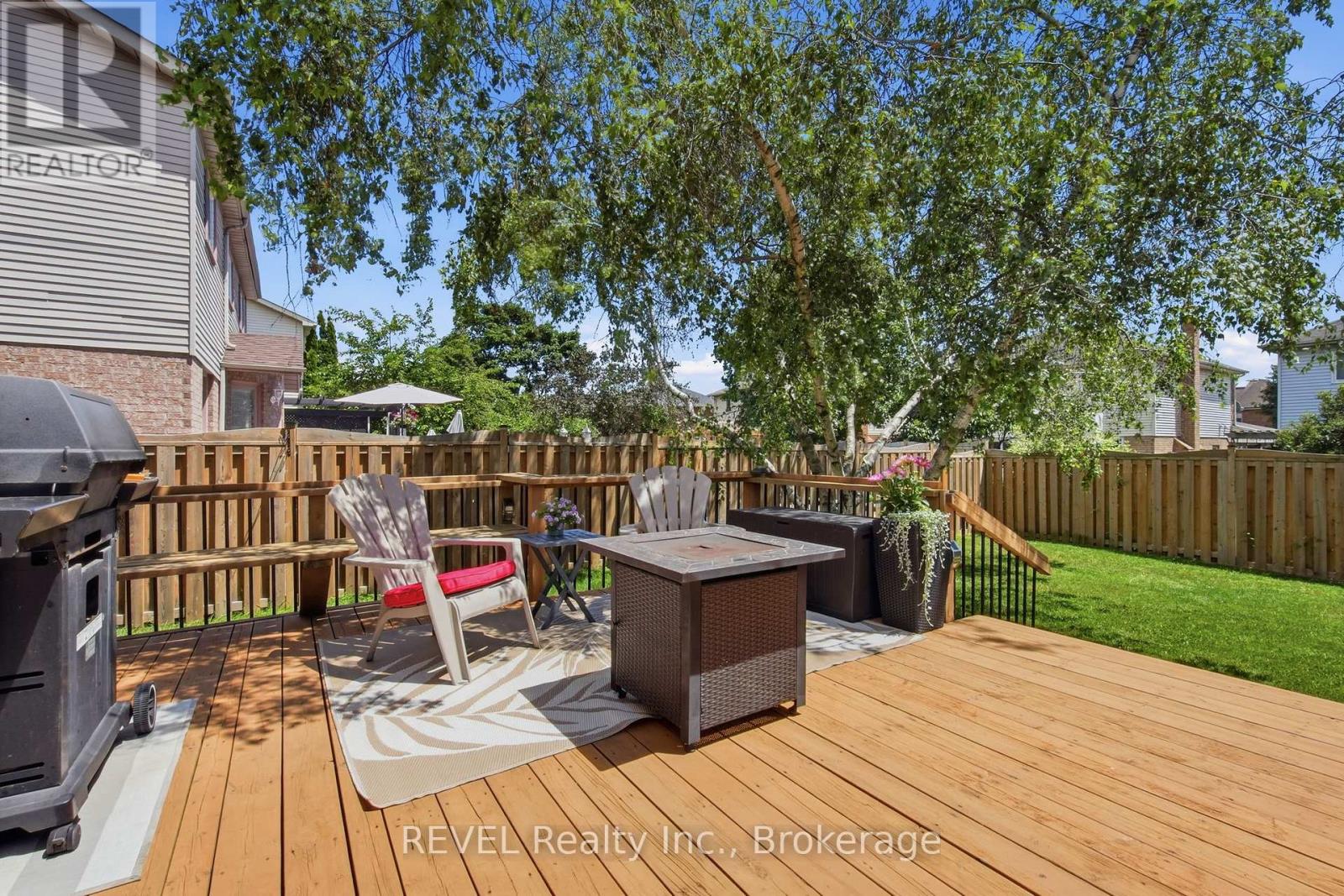29 STRATTON CRESCENT - 42