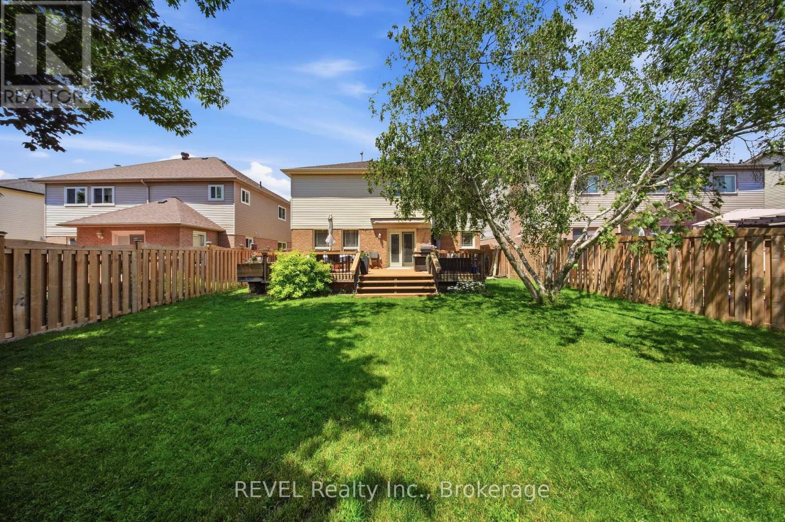 29 STRATTON CRESCENT - 45