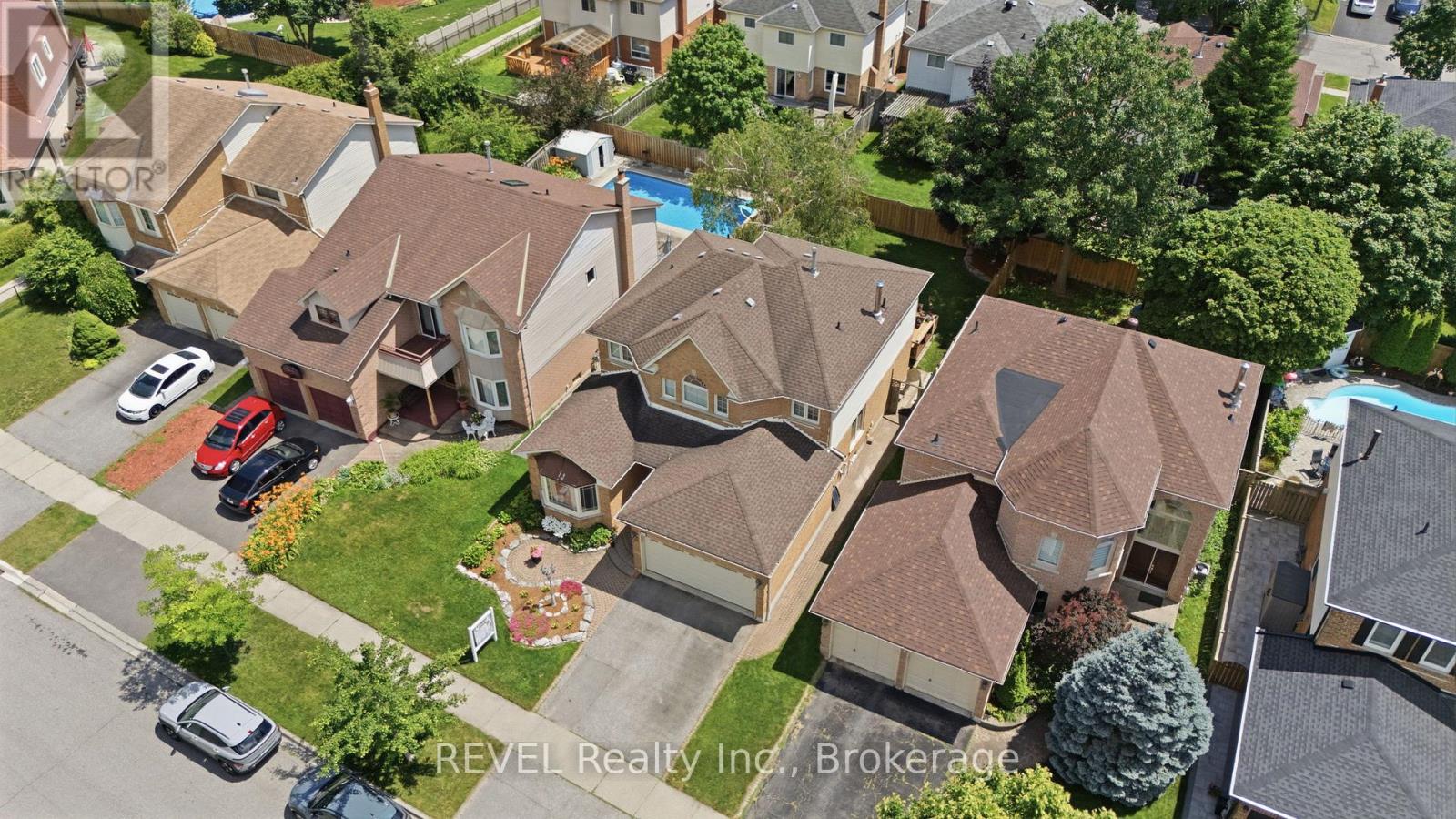 29 STRATTON CRESCENT - 46