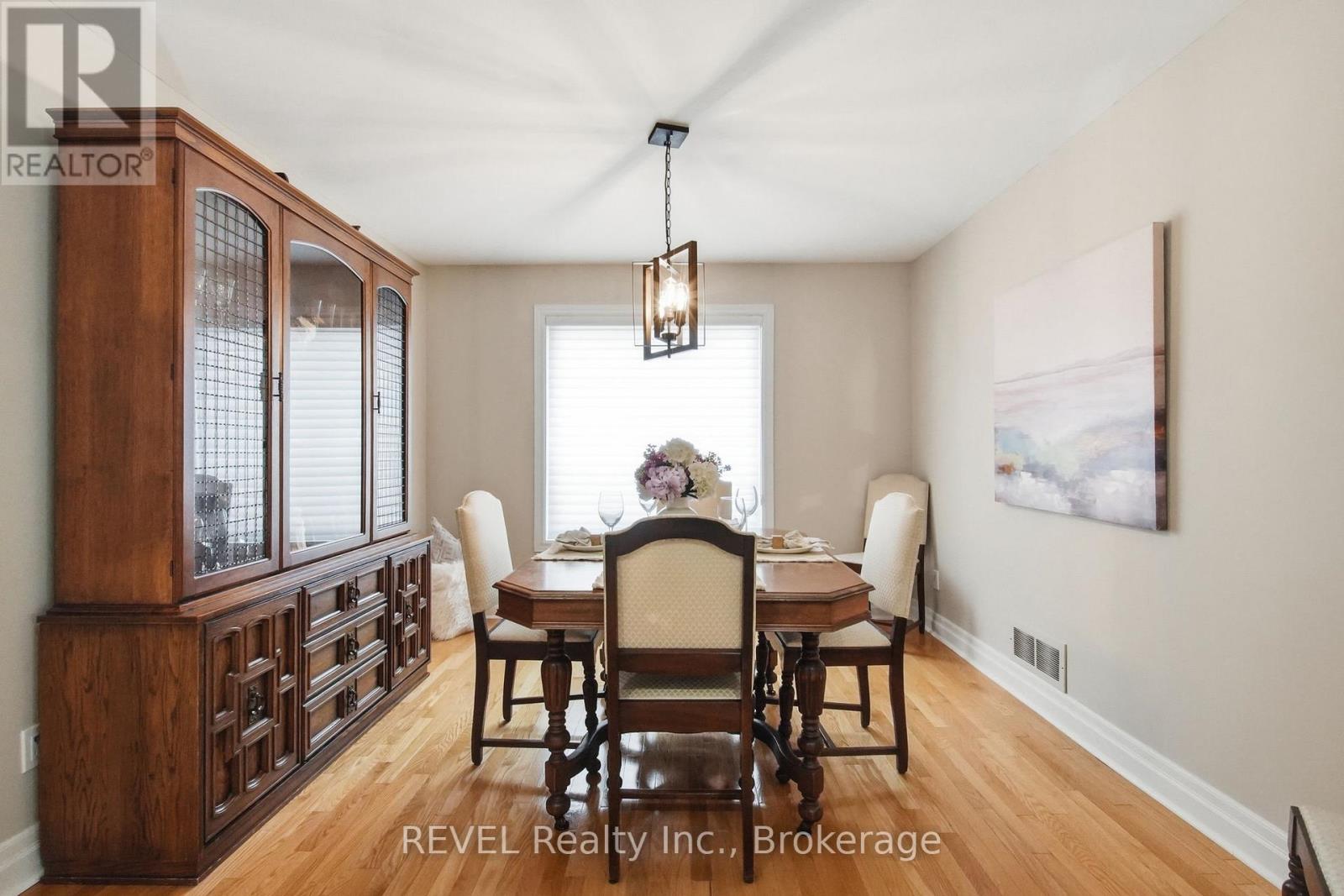 29 STRATTON CRESCENT - 9