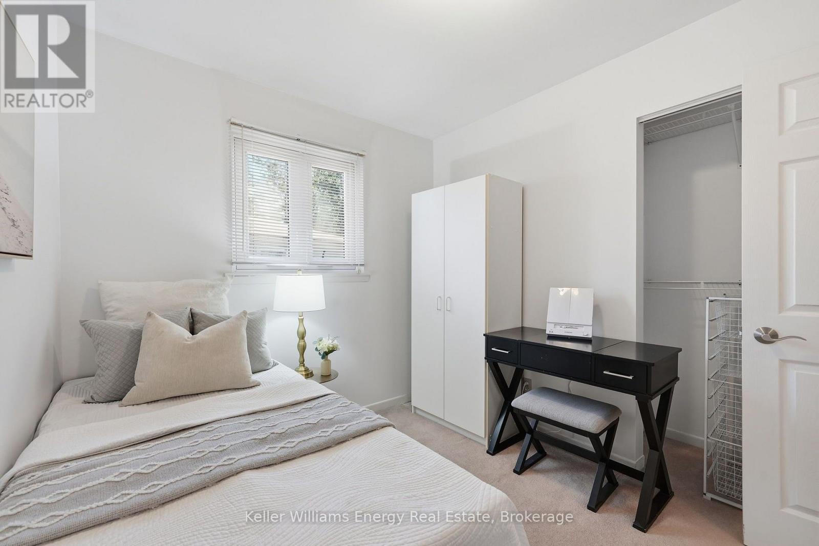 20 PROUD GROVE - Image 24
