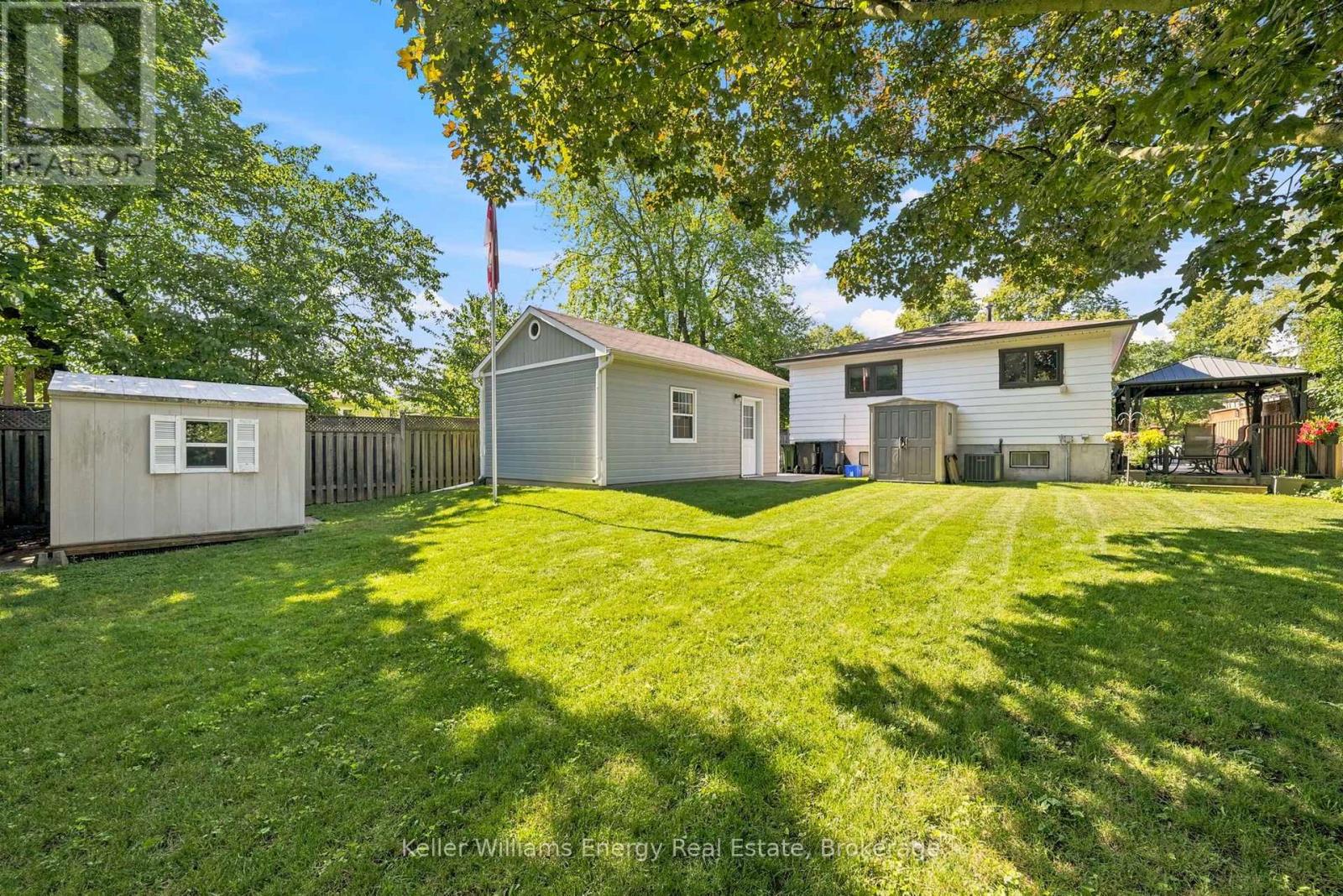 20 PROUD GROVE - Image 35