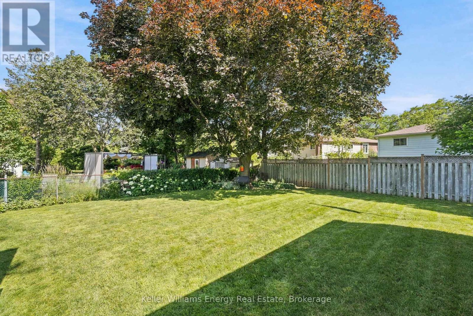 20 PROUD GROVE - Image 39
