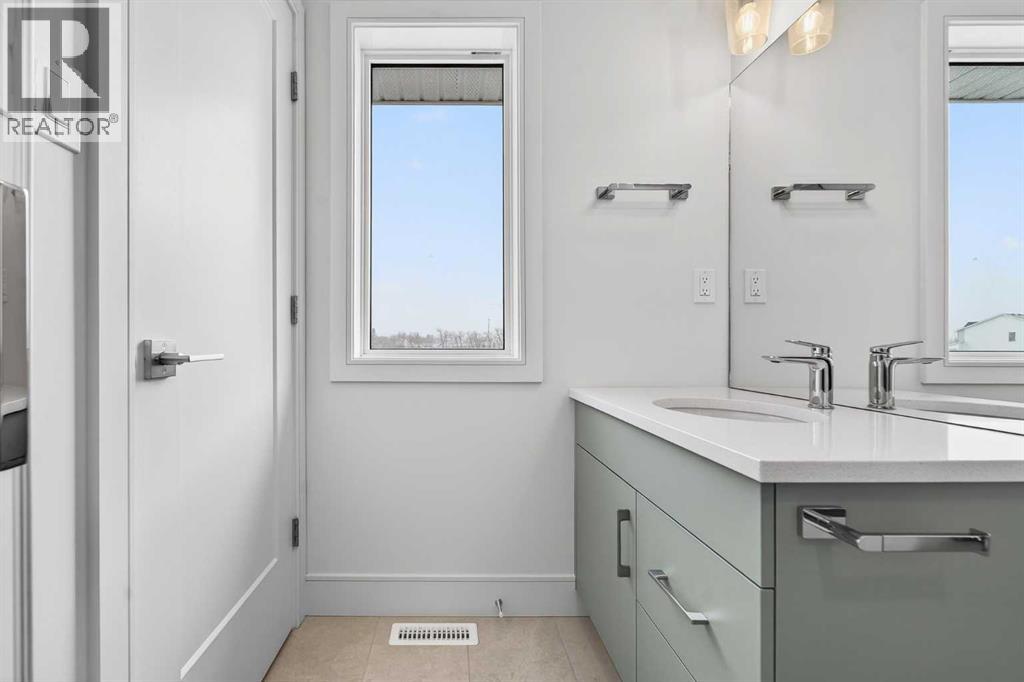 2537 16 Avenue - 24