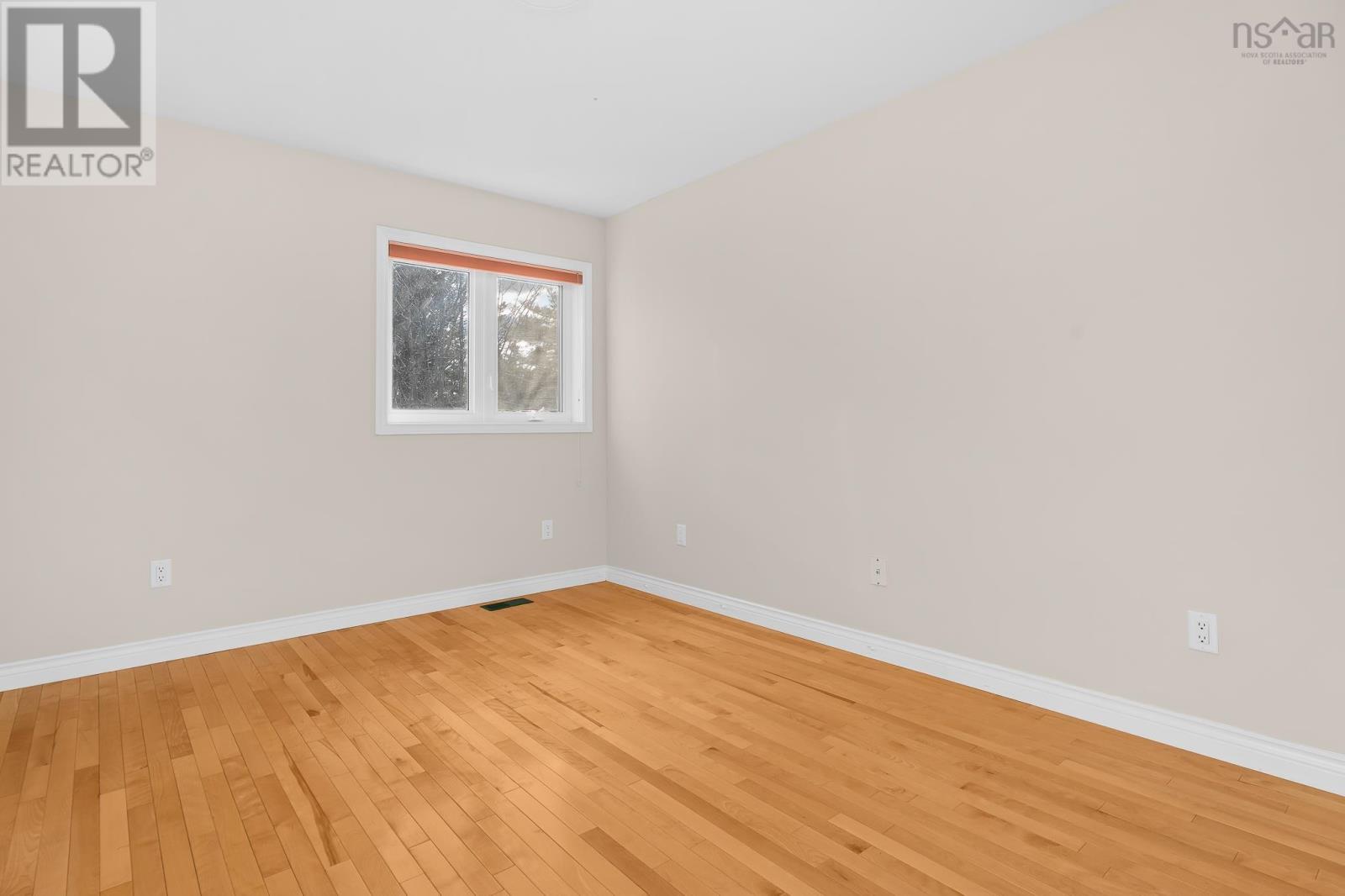 12 Falcon Place - 36
