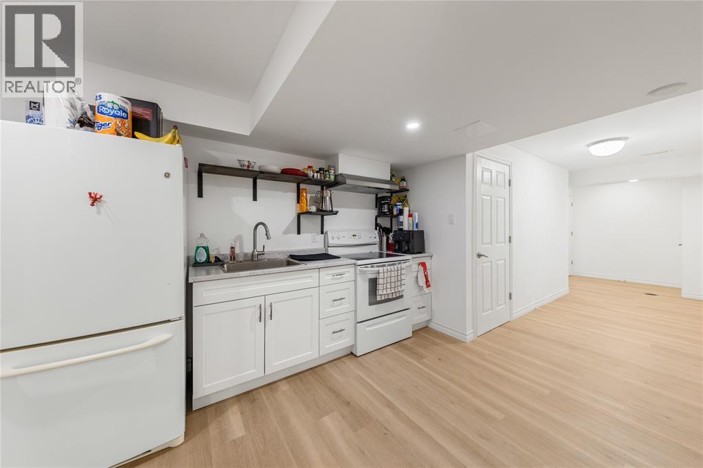 608 SWEETBAY CRESCENT - 36