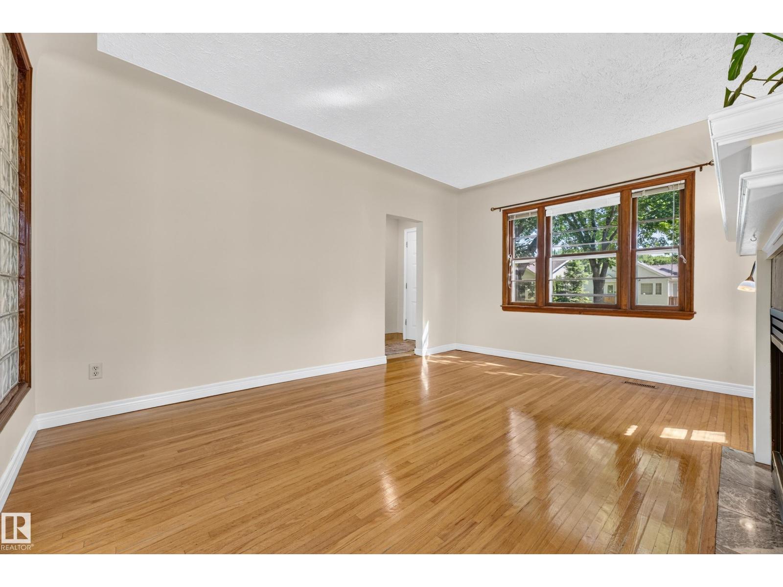 11212 66 ST NW - 10