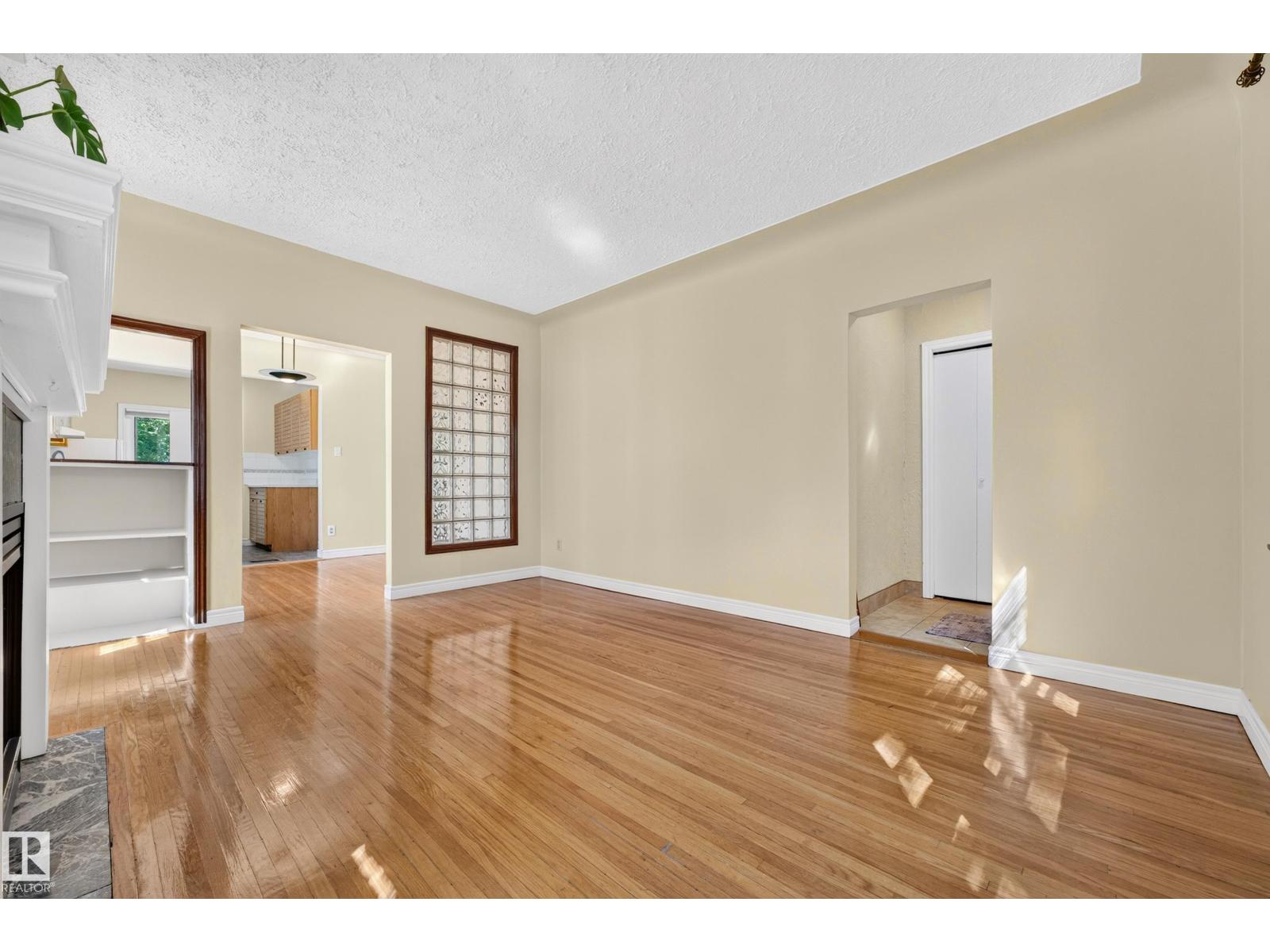 11212 66 ST NW - 11