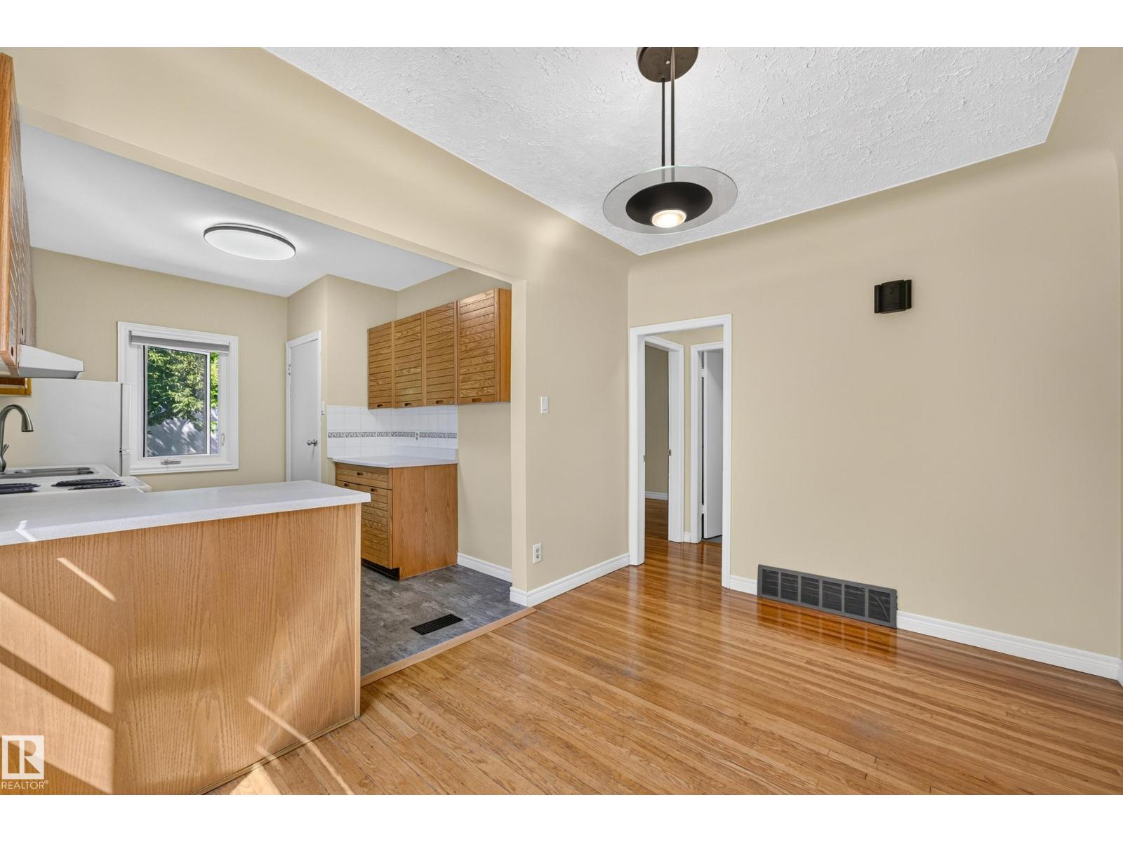 11212 66 ST NW - 15