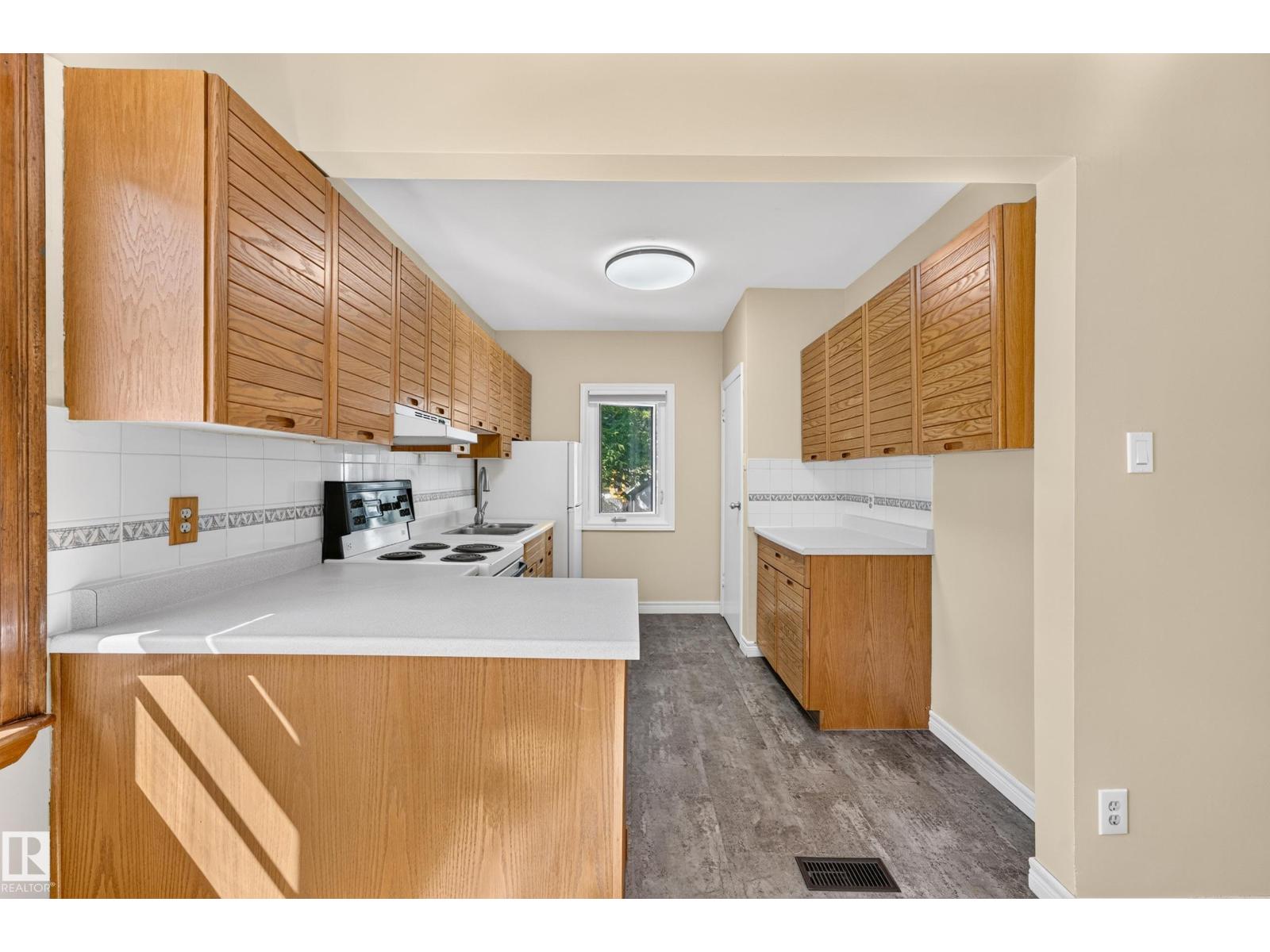 11212 66 ST NW - 16