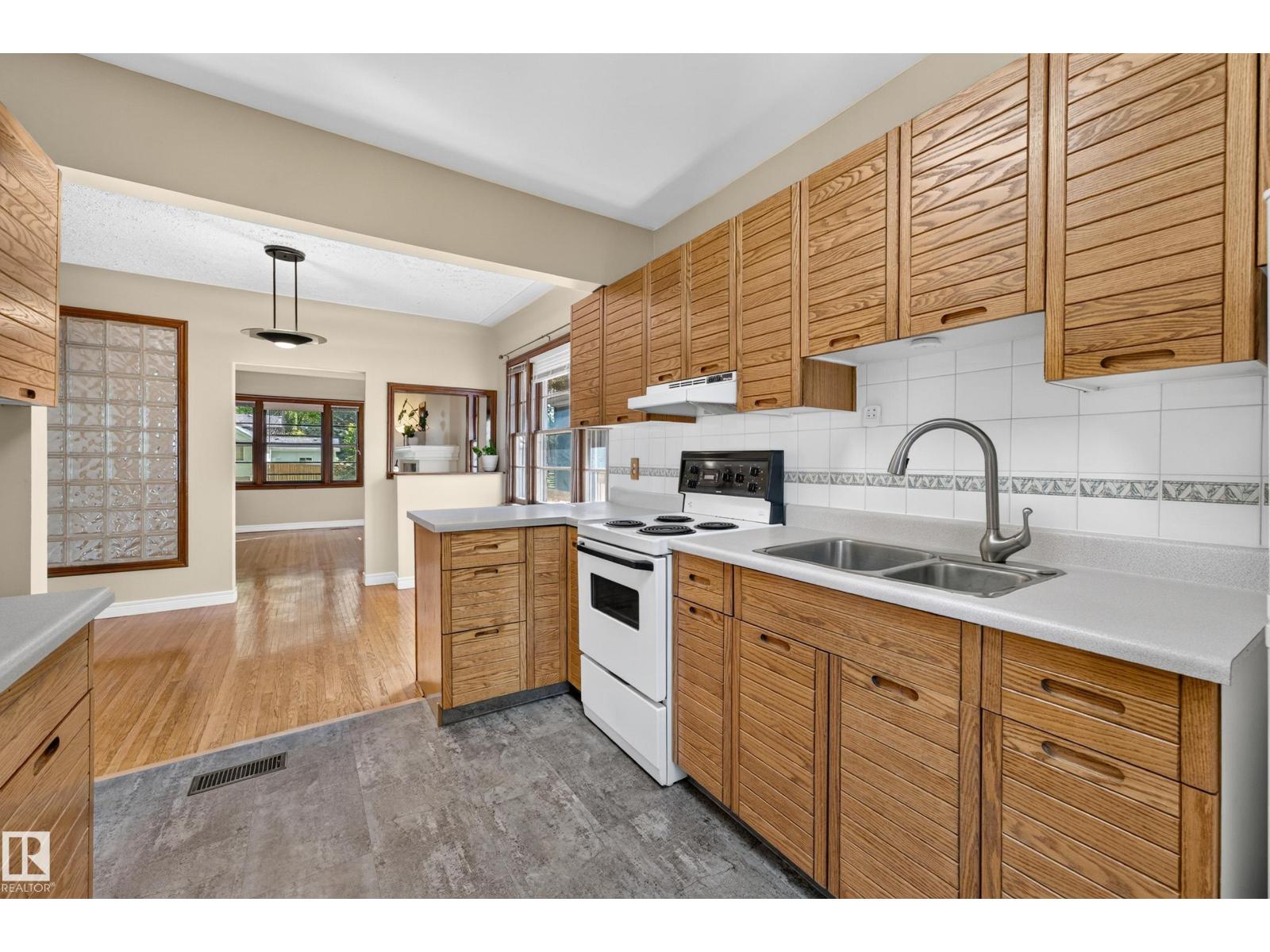 11212 66 ST NW - 18
