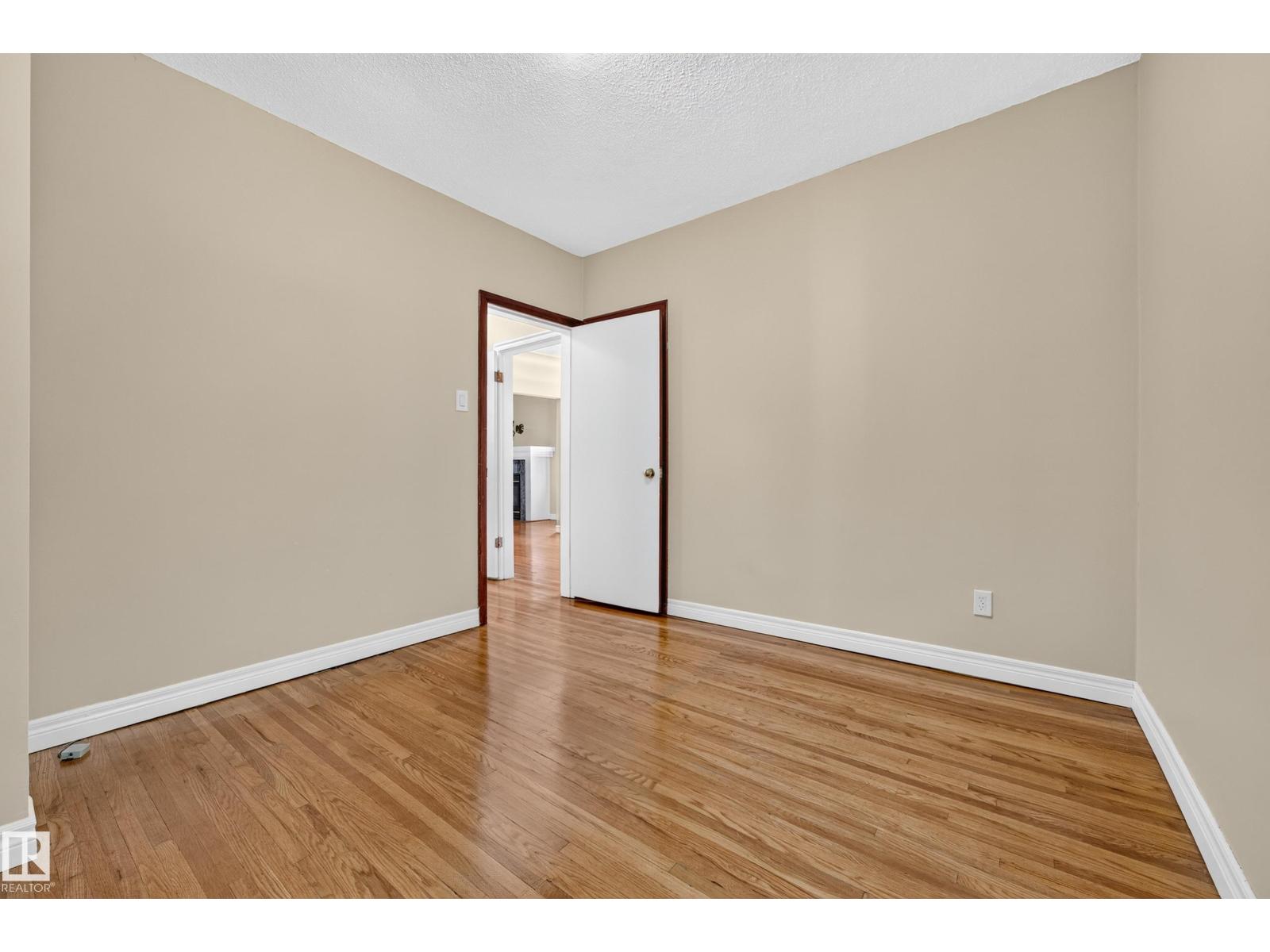 11212 66 ST NW - 25