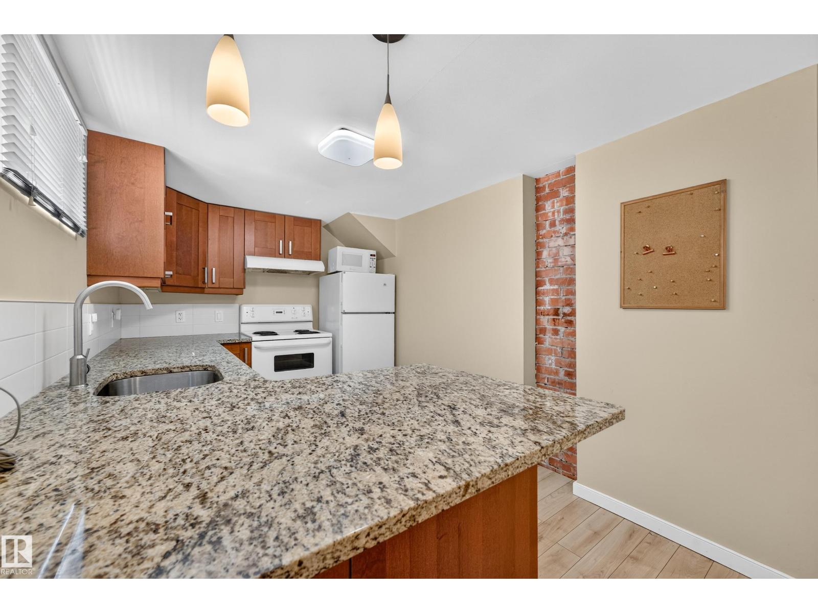 11212 66 ST NW - 37