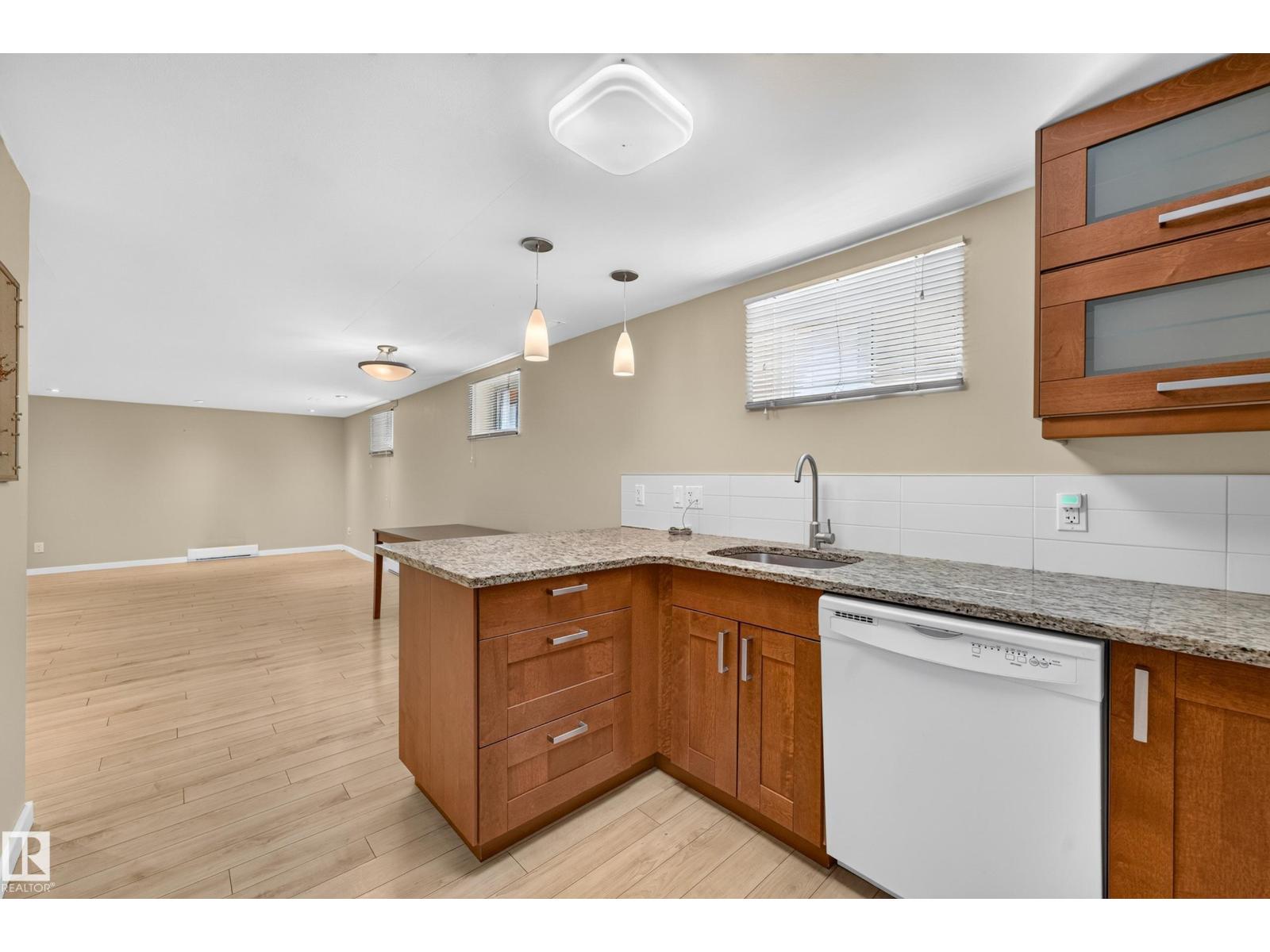 11212 66 ST NW - 38