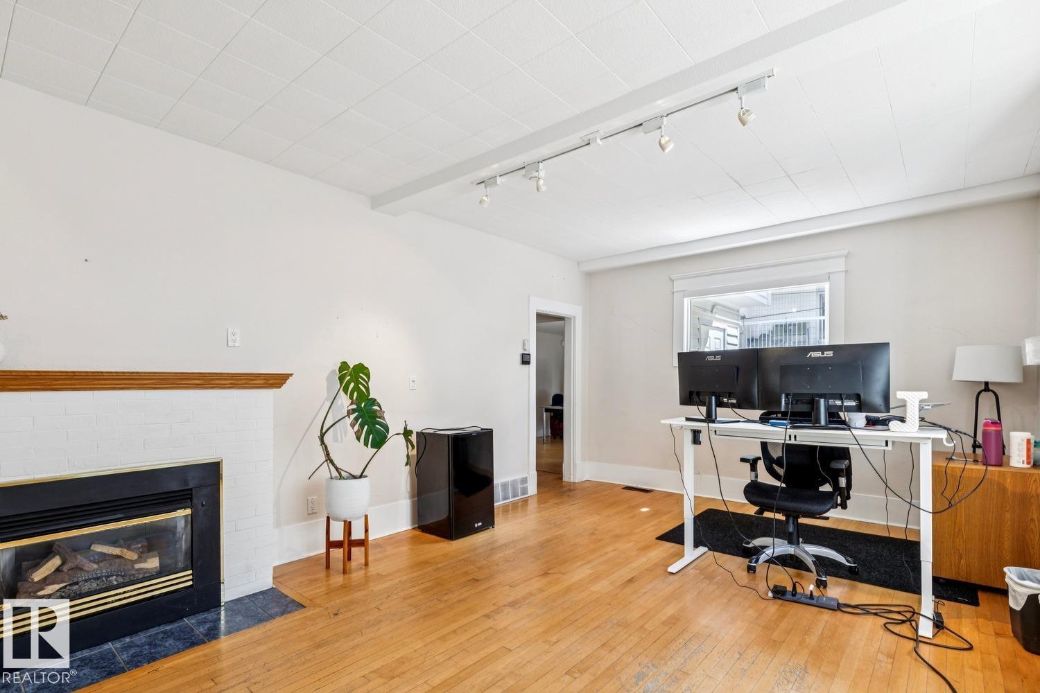 11223 99 AV NW - 10