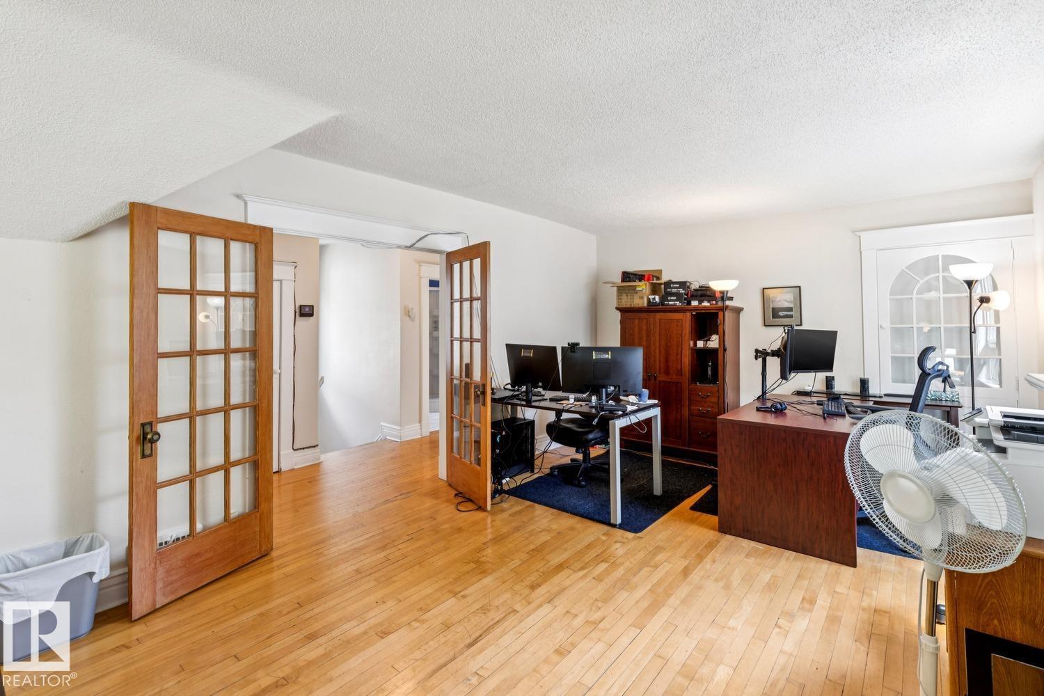 11223 99 AV NW - 14