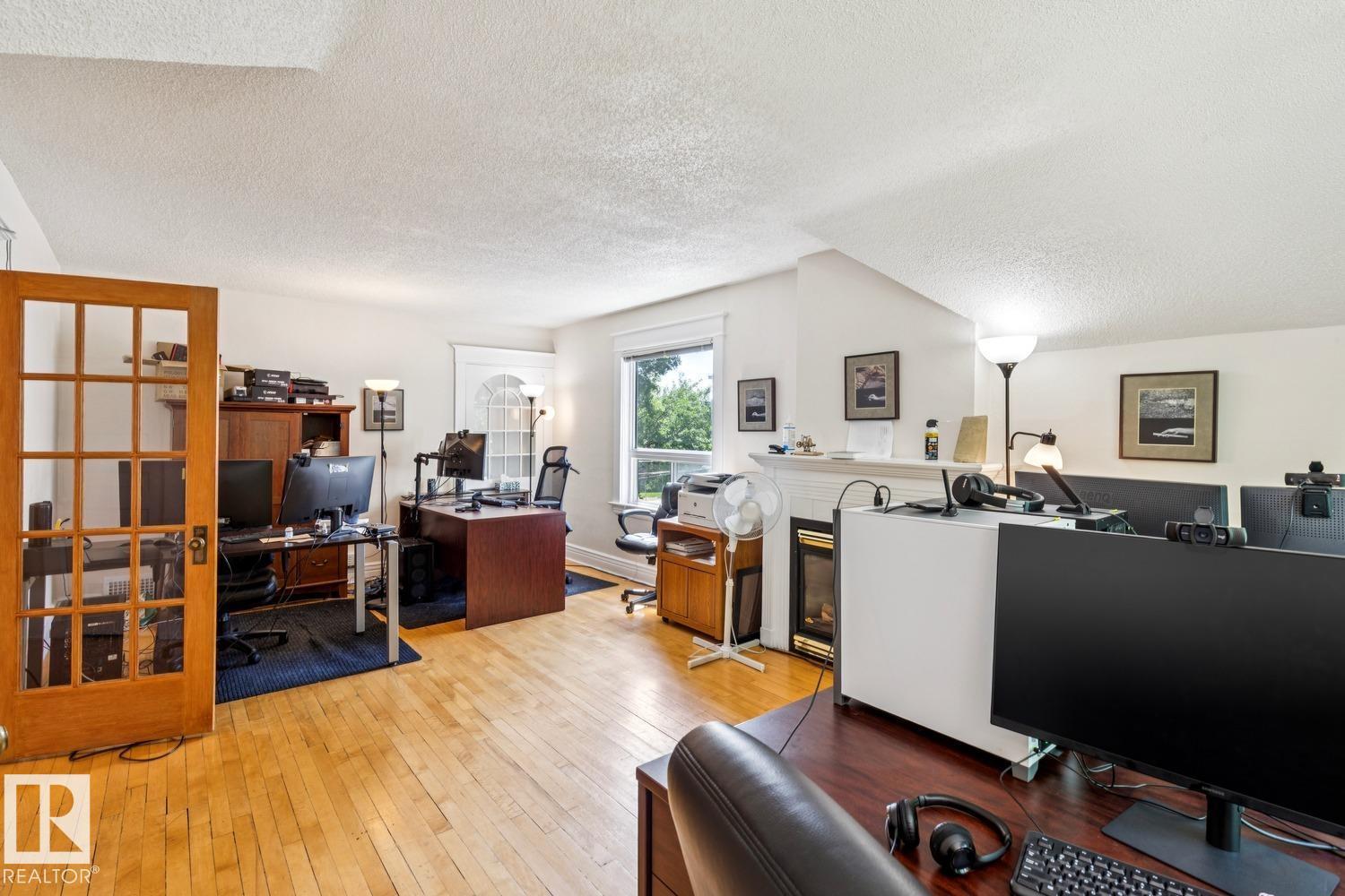11223 99 AV NW - 16
