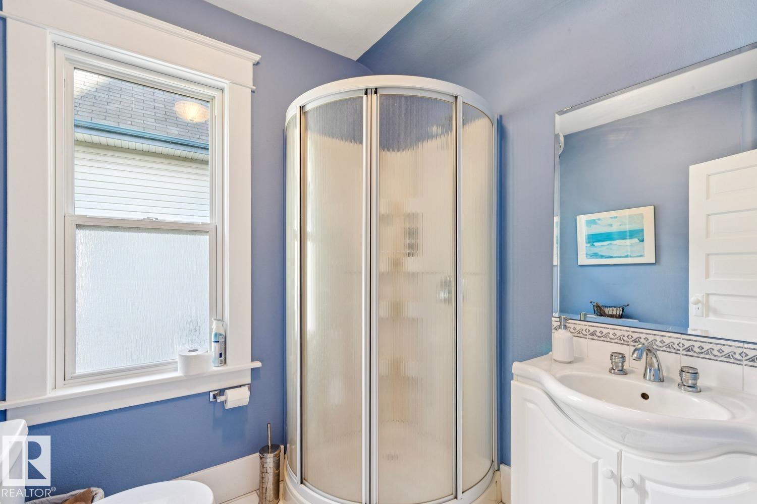 11223 99 AV NW - 17