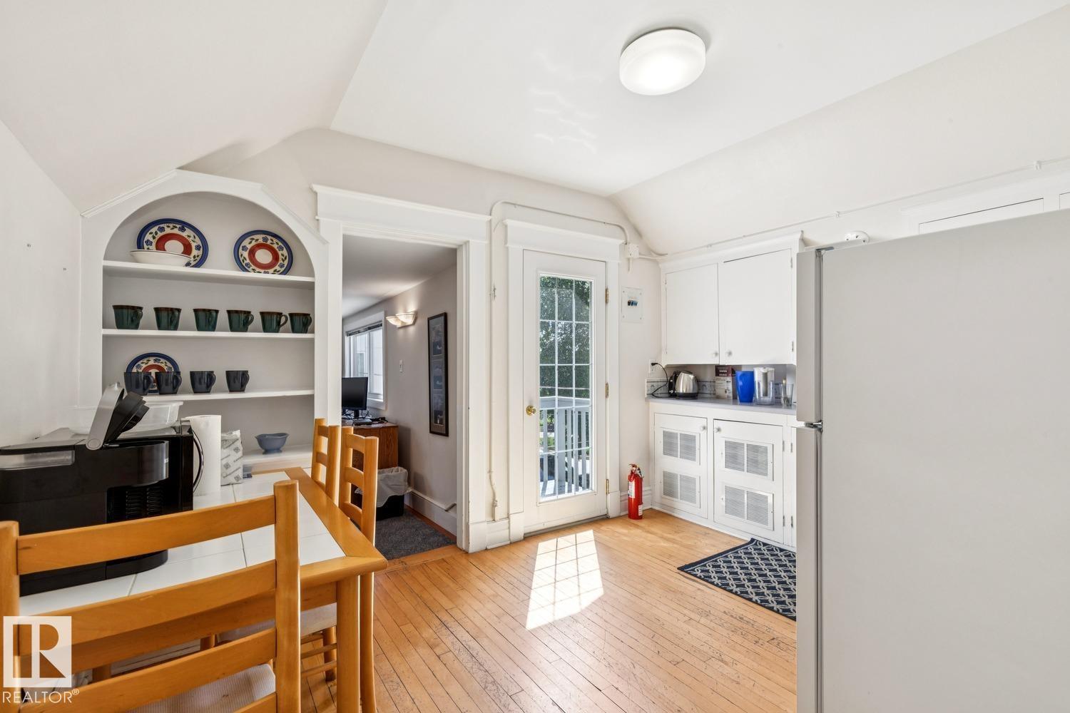 11223 99 AV NW - 18