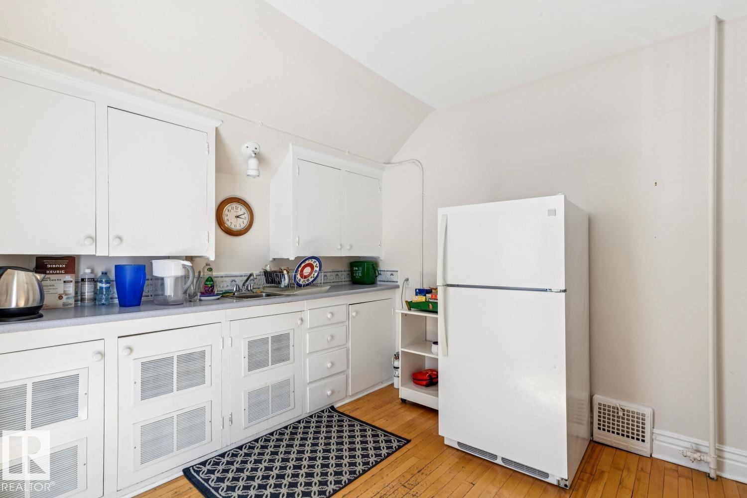 11223 99 AV NW - 19