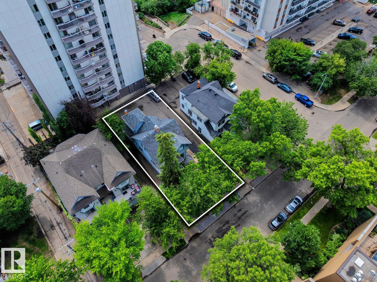 11223 99 AV NW - 23