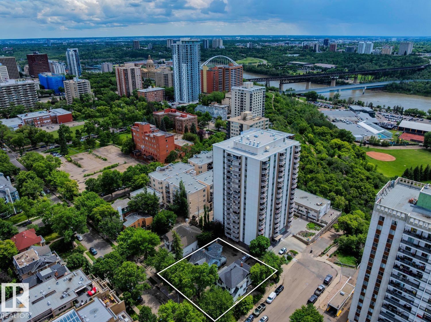 11223 99 AV NW - 25